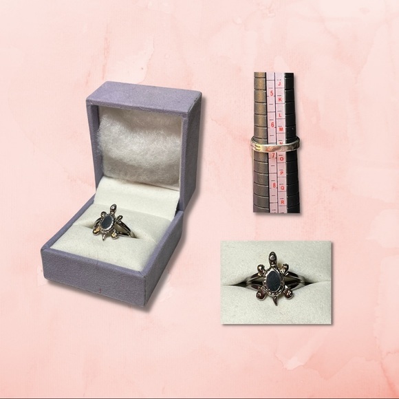 Fashion Ring with Turtle Setting and Black Stone - Size 7 (EUC) - Picture 3 of 3